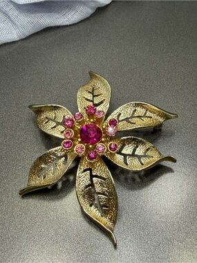 Vintage Fashion Flower brooch Sarah Coventry #9sara